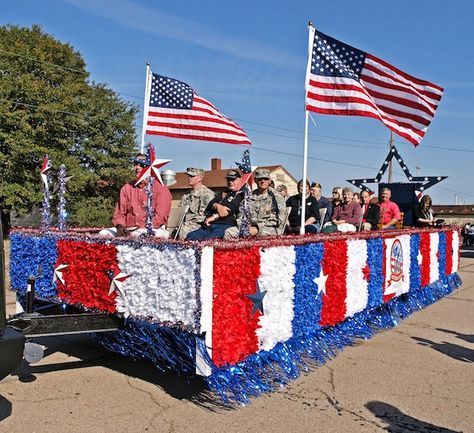 This would be great for older veterans to ride in long parade. Parade Float Ideas, Homecoming Floats, Christmas Parade Floats, Parade Design, Strawberry Festival, 4th Of July Parade, Fourth Of July Decorations, Funny 4th Of July, Festival 2022