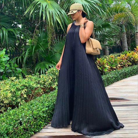 Oversize Pleated Jumpsuit. Cute And Stylish Look Which Transitions From Summer To Fall When Paired With A Cute Moto-Jacket. Modest Dresses Fashion, Pleated Jumpsuit, Walk In Closets, Stylish Maternity Outfits, Maternity Outfits, Stylish Maternity, Classy Casual Outfits, Looks Black, Fit Ideas