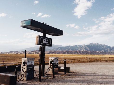 Desert gas station Old Gas Pumps, Colorado Plateau, Station Service, In The Middle Of Nowhere, Fallout New Vegas, Middle Of Nowhere, Gas Pumps, Gas Station, Fallout