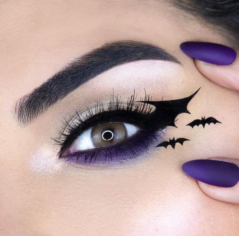 Make up.. Bat Halloween Bat Halloween Costume Makeup, Bat Makeup Ideas, Halloween Makeup Bat Eyes, Bat Eyeliner Halloween, Vampire Bat Makeup, Cute Bat Makeup, Halloween Bat Makeup Ideas, Bat Eyeshadow, Bat Face Makeup