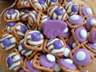 So clever, I have seen this done in general,  but great idea done in school colors, even Wildcat Purple. Purple Party Foods, Purple Desserts, Sofia The First Party, Sofia The First Birthday Party, School Snacks For Kids, Pretzel Treats, Purple Food, Game Snacks, Preschool Snacks