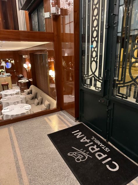 Cipriani | Doors | Vintage | Restaurant | Italian Food | Italy Cipriani Aesthetic, Cipriani Restaurant, Restaurant Italian, Doors Vintage, Food Italy, Country Sunset, Restaurant Aesthetic, Funny Reaction, Red Room