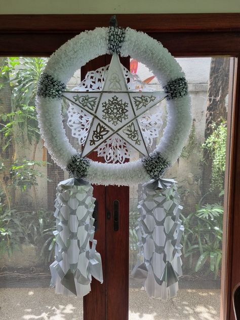 Traditional Christmas Star lantern from the Philippines made with Japanese paper Parol Philippines, Parol Making, Philippine Christmas, Filipino Parol, Christmas Parol, Art Competition Ideas, Nail Logo, Dress Design Sketches, Art Competitions