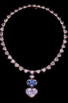 'The Begum Blue' diamond necklace. The World’s 10 Most Expensive Jewelry Collections Sold At Auction www.luxehighlife.com Expensive Jewlery, Most Expensive Jewelry, Aga Khan, Expensive Diamond, Blue Diamonds, Diamond Choker, Beating Heart, Royal Jewels, Expensive Jewelry