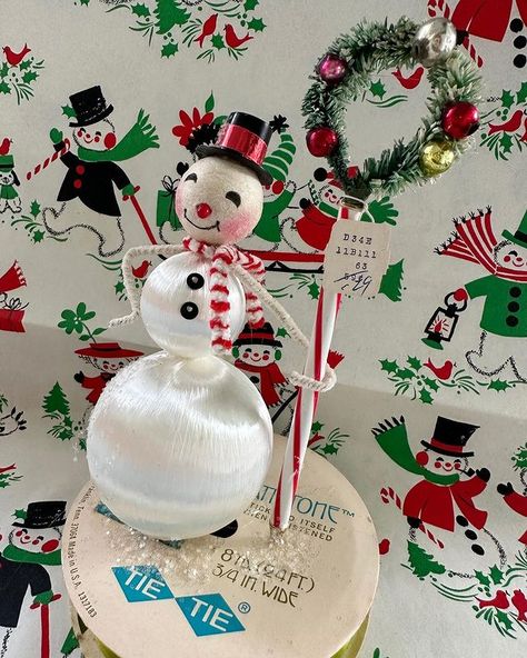 Magpie Ethel, Chenille Crafts, Christmas Vignettes, Price Tags, Magpie, Winter Holiday, A Fan, Winter Holidays, Bump