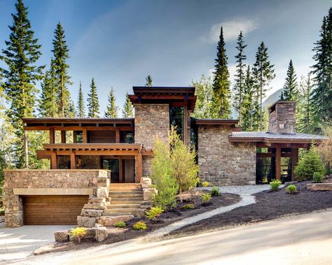 modern-mountain-retreat-mckinley-burkart-15-1-kindesign Hillside House, Modern Mountain Home, Wood House, Mountain Modern, Modern Mountain, Hus Inspiration, Mountain Homes, Mountain House, Stone House