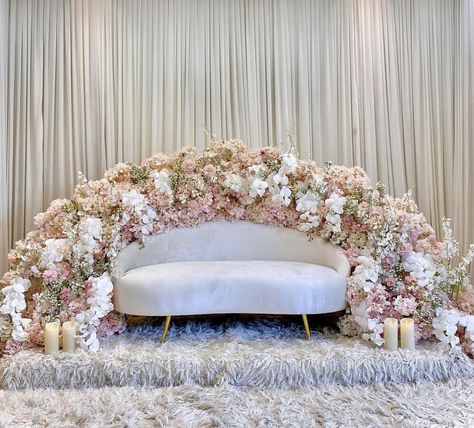 Pelamin Nikah, Wedding Theme Design, Wedding Tent Decorations, Nikah Decor, Engagement Stage Decoration, Wedding Church Decor, Fall Wedding Color Schemes, Dream Wedding Reception, Wedding Stage Backdrop