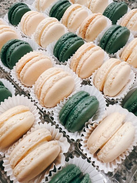 Banana Foster Cake, Green Macarons, Bananas Foster Cake, Celebrity Baby Showers, Banana Foster, Wedding Favours Luxury, Lemon Bar, Maple Butter, Macaron Cookies