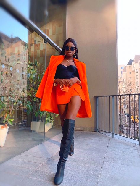 Orange Mini Skirt Outfit, Mini Skirt Outfit Black Women, Skirt Outfit Black Women, Orange Mini Skirt, Outfit Black Women, Mini Skirt Outfit, Orange Outfit, Miniskirt Outfits, Skirt Outfit