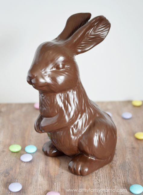 Faux Chocolate Easter Bunny at artsyfartsymama.com Chocolate Bunny Decor, Easter Dinner Table, Chocolate Bunnies, Chocolate Rabbit, Bunny Door Hanger, Chocolate Easter Bunny, Bunny Painting, Easter Craft Decorations, Craft Decorations