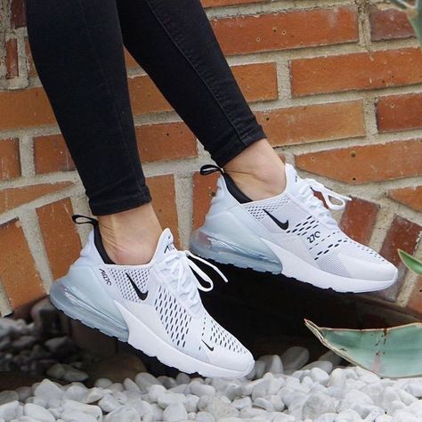 Nike Shoes Women White, Air Max 270 Outfit, 270 Outfit, Nike Air Max 270 White, Boyfriend Look, Sneaker Outfits, Black And White Nikes, Black Nike Shoes, Cheap Sneakers