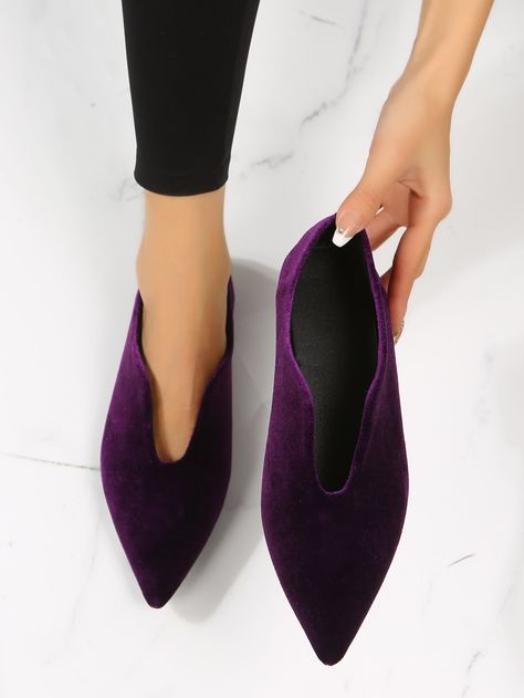 Purple Dress Shoes, Flat Shoes Outfit, Purple Flats, Pointy Flats, Velvet Flats, Bridal Shoes Flats, Velvet Shoes, Ballerina Shoes, Crazy Shoes