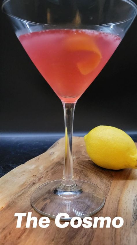 Learn how to make a classic cosmopolitan (aka the Cosmo) before the weekend begins! Perfect Cosmopolitan Recipe, Classic Cosmopolitan Recipe, Cosmopolitan Drink Recipe, Cosmo Drink, Cosmopolitan Drink, Cosmo Recipe, Cosmopolitan Recipe, Cosmo Cocktail, Perfect Cocktails