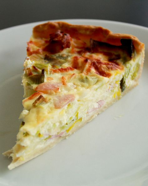 Ham And Leek Pie, Ham Pie, Leek Pie, Egg Pie, Ricotta Recipes, Tomato Relish, Savory Tart, Meat Pie, Ham Recipes