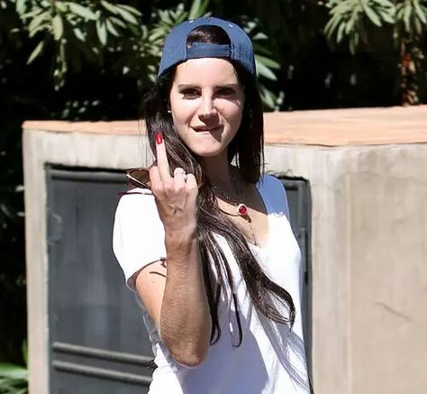 Lana Del Rey flipping off the camera, middle finger, not an edit Lana Del Rey Memes, Lana Rey, Elizabeth Grant, Brooklyn Baby, Lana Del Ray, Light Of My Life, New Yorker, Lana Del Rey, Beautiful People