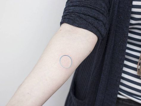 blue gradient circle tattoo Tattoo Ribcage, Belly Tattoos, Ribcage Tattoo, Saved Tattoo, Circle Tattoo, Circle Tattoos, Tattoo Minimalist, Hand Poked Tattoo, Poke Tattoo