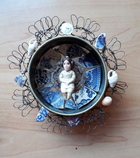 Assemblage by Sue Cordingley Found objects and wire Ceramic Assemblage, Mosaic Bowl, Tin Crafts, Shrines Art, Altered Tins, Vintage Assemblage, Art Mosaic, Mosaic Pieces, Found Object Art