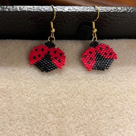 Ladybug Beaded Earrings, Beaded Ladybug Patterns, 3d Beaded Earrings, Seed Bead Pomegranate, Delica Bead Earring Patterns, Soda Can Earrings, Spring Beaded Earrings, Seed Bead Earrings Patterns, Bead Earrings Ideas