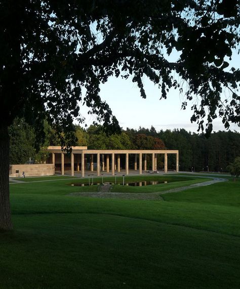 View of the portico of the Woodland Cemetery in Stockholm by Erik-Gunnar Asplund. Photo by Lady Dandelions (Flickr.com). This beautiful sited building reminds me of the work of the Prussian master architect Karl Friedrich Schinkel. Woodland Cemetery, Gunnar Asplund, Architecture Classic, Scandinavian Architecture, Stockholm Sweden, Place Of Worship, Residential Architecture, Modernism, Contemporary Architecture