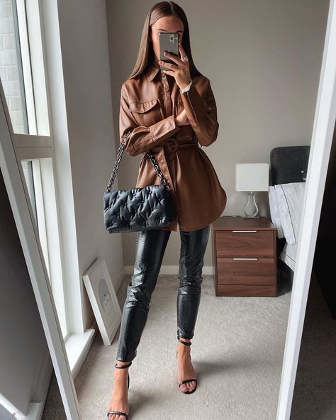 Leather Overshirt Outfit, What Em Wore, Overshirt Outfit, Leather Shirt Outfit, Outfit Inspiration Women, Instagram Autumn, Leather Shirt, Autumn Outfit, Outfit Inspo Fall