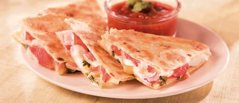 Crab Classic Quesadillas Crab Classic Recipes, Crab Quesadilla, Lobster Meals, Quesadilla Recipes Easy, Seafood Lunch, Mexican Meals, Easy Seafood, Lobster Recipes, Quesadilla Recipes