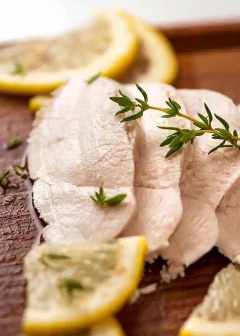 Close up of the juiciest poached chicken in the world! Recipetineats Recipes, Poached Chicken Breast, Recipe Tin Eats, Creamy Peppercorn Sauce, Tin Eats, Mexican Chicken Salads, Creamy Mashed Cauliflower, Poultry Dishes, Yummy Healthy Breakfast