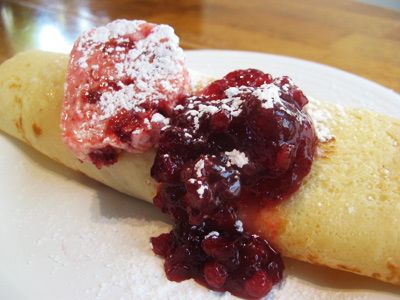 Swedish Crepes!!  I just died!  Finally, IHOP's deliciously addictive Lingonberry Crepes! Lingonberry Recipes, Swedish Pancakes, No Bake Granola Bars, Crepe Recipes, What's For Breakfast, Swedish Recipes, Breakfast Time, Breakfast Dishes, Wine Recipes