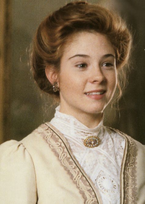 Megan Follows.  One of my favorite stories as a child, Anne of Green Gables (and Anne of Avonlea) Anne Green, Anne And Gilbert, Megan Follows, Anne Of Avonlea, Literary Characters, Glitter Slime, Anne Shirley, Anne Of Green, Anne Of Green Gables