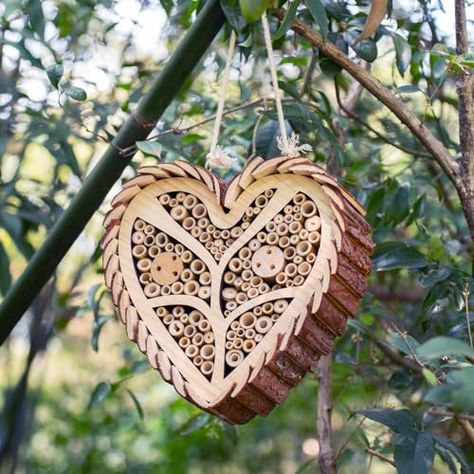 Execabe Mason Bee House, Heart-Shaped Wooden Bee House with Bamboo Tubes, Nesting Aid for Wild Bees, Natural Hanging Habitat for Pollinators, Increases Productivity in Your Garden Bee Therapy House, Bumble Bee Nest, Australian Native Bee Hotel, Bee Sanctuary, Bamboo Bee House, Wooden Bee, Mason Bee House, Wild Bees, Mason Bees