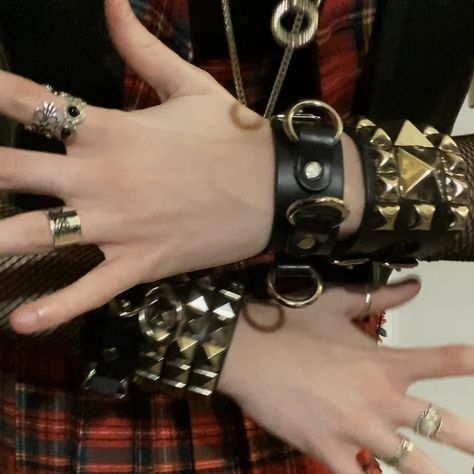 Punk Wrist Cuffs, Spiked Cuff Bracelet, Stud Bracelet Spikes, Spike Bracelet Punk Rock, Punk Rings Aesthetic, Spiked Bracelets Aesthetic, Punk Bracelets Aesthetic, Spike Bracelet Aesthetic, Spike Cuffs