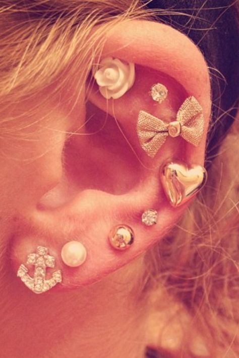 Lots of ear peircings..  love every one! Piercings Corps, Full Ear Piercings, Spiderbite Piercings, Ear Peircings, Cool Piercings, Cute Ear Piercings, Cute Piercings, Geode Earrings, 1 Tattoo