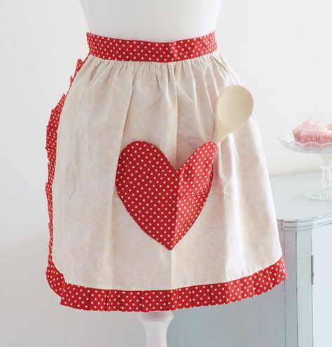 Sweetheart Apron, Valentine Projects, Homemade Valentines, Sewing Aprons, Sewing Projects For Kids, St Valentin, Simple Valentine, Easy Sewing Projects, Sewing For Beginners