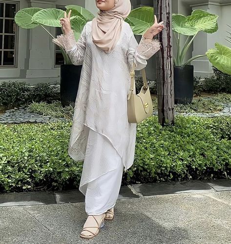 Outfit Ideas Muslim, Lebaran Outfit, Outfit Kondangan, Elegant Outfit Classy, Muslim Outfits Casual, Hijab Style Casual, Muslim Women Fashion, Fashion Muslim, Hijabi Outfits Casual