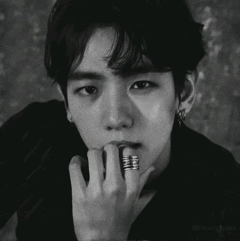 Baekhyun Black And White, Exo Baekhyun Funny, Super Junior Donghae, Exo Korean, James Moriarty, Exo Members, Exo Baekhyun, Byun Baekhyun, Korean Men