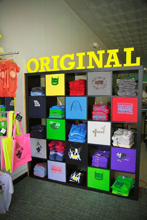 SVC Alum Jenny Rearick: Tiny Little Monster Screen Printing shop Print Shop Design, Shirt Organization, Screen Printing Shops, Screen Printing Business, Vendor Booth Display, T-shirt Display, Craft Show Booths, Clothing Store Displays, Tshirt Display