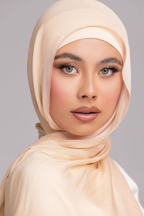 #5 Common Hijab Mistakes and How to Fix Them#The Best Fabrics for Comfortable Hijabs#Seasonal Hijab Styles to Stay Cool or Warm#Quick Hijab Ideas for Busy Mornings#How to Match Your Hijab to Your Outfit#Tips for Wearing Hijab in Hot Weather#Easy Hijab Tutorials for Beginners#How to Choose the Right Hijab for Your Face Shape#The History of Hijab Styles What’s Trending No Modal Hijab, Wearing Hijab, Hijab Ideas, Outfit Tips, Modest Wear, Hijab Styles, Trending Today, Face Shape, Beech Wood