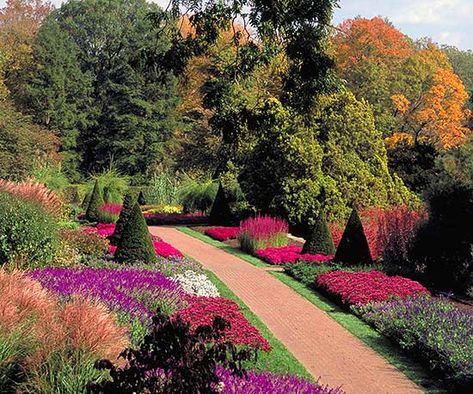 You'll want to put these gorgeous gardens are your bucket list to see. These magnificent gardens will blow your mind away with how beautiful they are. Plan a fun traveling trip to go see these gardens around the world. Philadelphia Magic Gardens, Sunken Garden, Longwood Gardens, Most Beautiful Gardens, Public Garden, Garden Tours, Gorgeous Gardens, Scenic Drive, Garden Room