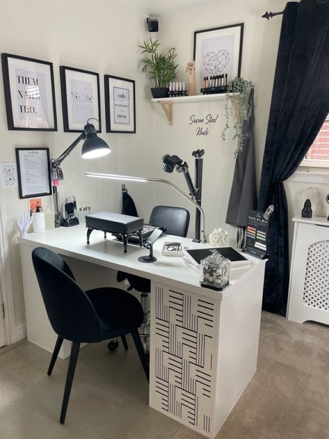 My Nail Studio Black And White Nail Tech Room, Small Home Nail Salon Ideas, Nail Studio Setup, Nail Setup In Bedroom, Small Nail Studio Design, Nail Tech Studio Aesthetic, Black And White Nail Room, Nail Tech Desk Ideas, Private Nail Studio