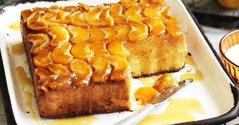 This delicious and impressive looking mandarin upside-down cake is a little tricky to make but is oh so worth it. Better still it is gluten-free so everyone can enjoy it. Use a microplane to zest the fruit for best results. Mandarin Upside Down Cake, Best Gluten Free Cake Recipe, Mandarine Recipes, Syrup Cake, Gluten Free Cake Recipe, Yoghurt Cake, Hazelnut Cake, Flourless Chocolate Cakes, Flourless Chocolate