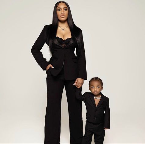 Boy Mom Pictures, Mom Photo Shoots, Mommy Son Pictures, Mommy Son Outfits, Mommy Daughter Photoshoot, Mom And Son Outfits, Mother Son Photos, Maternity Picture Outfits, Son Photo Ideas