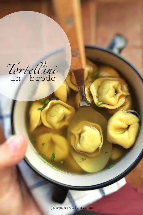 Easy Italian Tortellini in Brodo Soup Italian Tortellini, Bisque Soup Recipes, Tortellini In Brodo, Valentines Food Dinner, Dessert Pasta, Stuffed Pasta, Easter Dinner Recipes, Best Pasta Recipes, Italian Soup