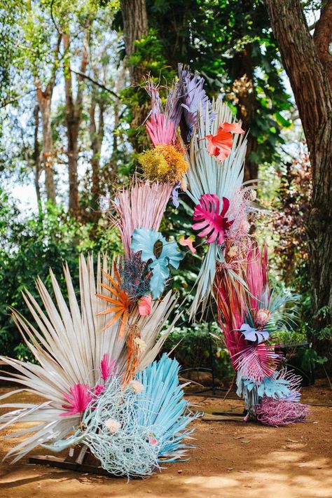 Boho Luau Party, Boho Ceremony Arch, Pride Photoshoot, Boho Ceremony, Palm Tree Flowers, Event Proposal, Independence Day Parade, Ceremony Florals, Brazil Carnival