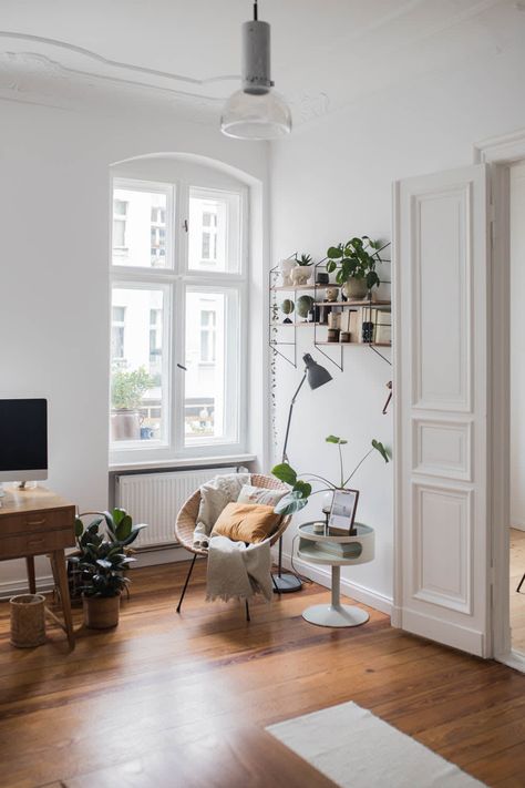 A Beautiful Berlin Home Is One Exceptionally Serene Space: gallery image 5 Glamour Living Room Decor, European Apartment, Minimal Apartment, Berlin Apartment, Bohemian Living Rooms, Old Apartments, Apartment Aesthetic, Apartment Life, Living Room Scandinavian