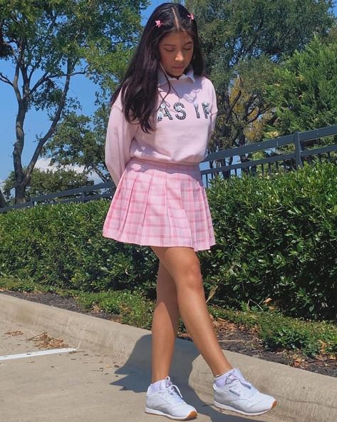 Skirt Pink Outfit, Y2k Photography, Outfit Soft Girl, Outfit Inspo Y2k, Pink Tennis Skirt, Tennis Skirt Outfits, Outfit Inspo Aesthetic, Thrifted Fashion, Tennis Fashion