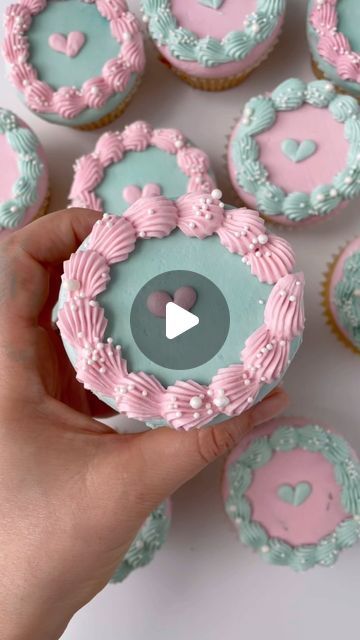 Alex LaRosa on Instagram: "Gender Reveal Cupcakes 🩷💙  ✨had the honors of making a friends gender reveal cupcakes  ✨ the center of the cupcakes were filled with a certain color buttercream- any guesses?  ✨start with a flat top cupcake   ✨use tip 4 to make a heart  ✨use tip 32 for the border  Supplies @nycake Piping tips @wiltoncakes  Colors @colour.mill  Sprinkles @riverroadsprinkleco  .  . . . . . #alexlarosabakery #genderrevealcakes #genderrevealcupcakes #pinkcupcakes #bluecupcakes #colourmillmade" Gender Reveal With Cupcakes, Cupcake Piping Ideas, Gender Cupcakes, Flat Top Cupcakes, Friends Gender Reveal, Gender Reveal Cupcake Ideas, Cupcake Gender Reveal, Baby Reveal Cupcakes, Baby Shower Cupcakes For Boy