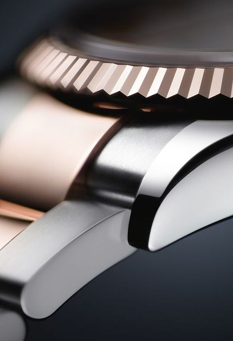 The 36mm case of the Rolex Datejust 36 features redesigned lugs and sides, enhancing the way light is reflected on the watch, to create uniformity, harmony and lustre. Oyster Perpetual Datejust, Rolex Air King, Apple Watch Faces, Rolex Oyster, Fine Watches, Classic Watches, Oyster Perpetual, Apple Watch Strap, G Shock