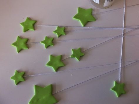 Kiwi Cakes: How to make fondant stars on wires - Tutorial Tuesday Fondant Stars, Kiwi Cake, Wire Cake Topper, Minnie Mouse Birthday Cakes, My Little Pony Cake, Making Fondant, Little Pony Cake, Pony Cake, Wire Tutorials