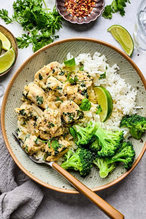 Tender, juicy chicken pieces covered in a creamy coconut lime sauce with ginger, garlic, and fresh herbs. You will love this 30-minute meal! Coconut Lime Sauce, Meat Ideas, Cookbook Club, Chicken Lickin, Gf Meals, Easy Skillet Chicken, Menu Semanal, Main Recipes, Lime Chicken Recipes