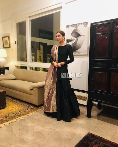 Mahira Khan Black Dress, Dress With Hijab, Mahira Khan Dresses, Gharara Designs, Pakistani Party Wear Dresses, Desi Dress, Party Wear Dress, Pakistani Party Wear, Mahira Khan