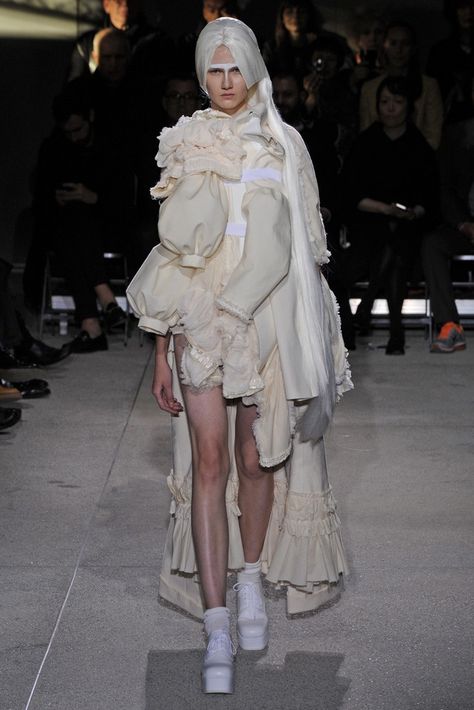 Comme des Garçons RTW Spring 2013 Yessss! Worst Outfits, Octopus Dress, Multiple Arms, Surreal Fashion, Deconstruction Fashion, Ugly Dresses, Outrageous Fashion, Theme Inspiration, Kei Ninomiya